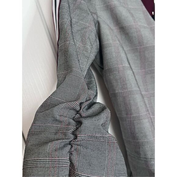 XOXO 2 piece pinstriped blazer and pants size small - Picture 4 of 11